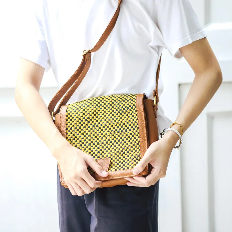 Trendy snakeskin crossbody bags for exotic evening looks -[Ready Today] Travel Bag Crossbody Tan