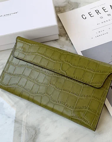 Handcrafted evening bags with unique, artisan details for a one-of-a-kind accessory -Cute Women Green Vegan Leather Long Wallet Crocodile Pattern Card Holder Clutch Wallet For Women